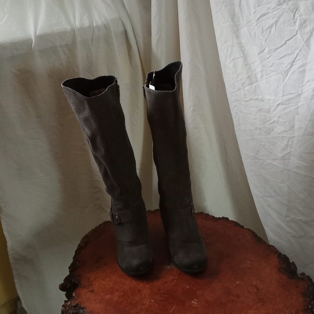 Fergie boots